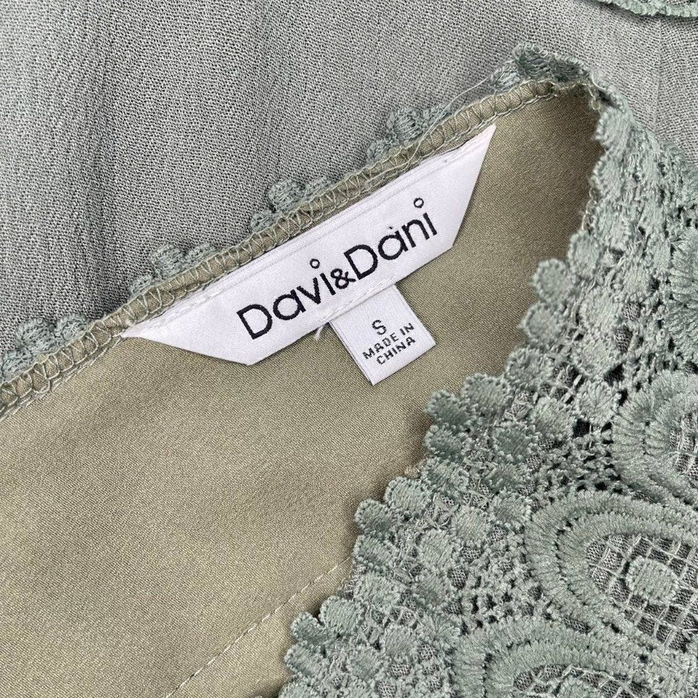 Davi & Dani Sage Green Lace Tiered Maxi Dress Small - Picture 9 of 10